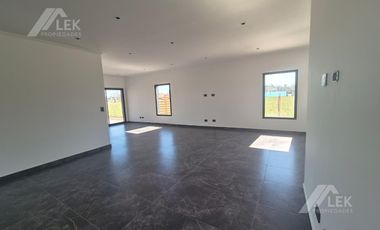 CASA 4 AMBIENTES A ESTRENAR EN BARRIO SAN PABLO, PILAR, VENTA  EN UNA SOLA PLANTA