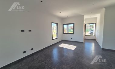 CASA 4 AMBIENTES A ESTRENAR EN BARRIO SAN PABLO, PILAR, VENTA  EN UNA SOLA PLANTA