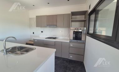 CASA 4 AMBIENTES A ESTRENAR EN BARRIO SAN PABLO, PILAR, VENTA  EN UNA SOLA PLANTA