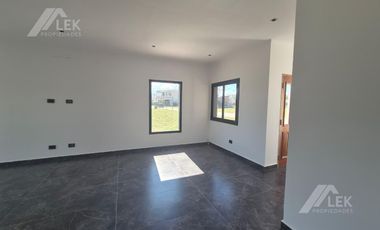 CASA 4 AMBIENTES A ESTRENAR EN BARRIO SAN PABLO, PILAR, VENTA  EN UNA SOLA PLANTA