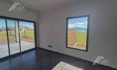 CASA 4 AMBIENTES A ESTRENAR EN BARRIO SAN PABLO, PILAR, VENTA  EN UNA SOLA PLANTA