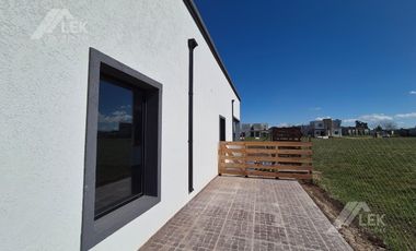 CASA 4 AMBIENTES A ESTRENAR EN BARRIO SAN PABLO, PILAR, VENTA  EN UNA SOLA PLANTA