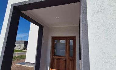 CASA 4 AMBIENTES A ESTRENAR EN BARRIO SAN PABLO, PILAR, VENTA  EN UNA SOLA PLANTA