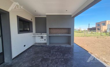 CASA 4 AMBIENTES A ESTRENAR EN BARRIO SAN PABLO, PILAR, VENTA  EN UNA SOLA PLANTA