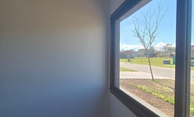 CASA 4 AMBIENTES A ESTRENAR EN BARRIO SAN PABLO, PILAR, VENTA  EN UNA SOLA PLANTA