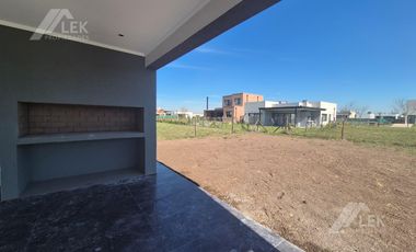 CASA 4 AMBIENTES A ESTRENAR EN BARRIO SAN PABLO, PILAR, VENTA  EN UNA SOLA PLANTA