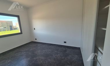 CASA 4 AMBIENTES A ESTRENAR EN BARRIO SAN PABLO, PILAR, VENTA  EN UNA SOLA PLANTA