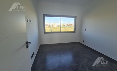 CASA 4 AMBIENTES A ESTRENAR EN BARRIO SAN PABLO, PILAR, VENTA  EN UNA SOLA PLANTA