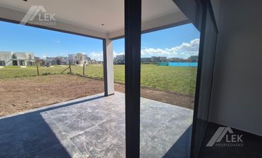 CASA 4 AMBIENTES A ESTRENAR EN BARRIO SAN PABLO, PILAR, VENTA  EN UNA SOLA PLANTA