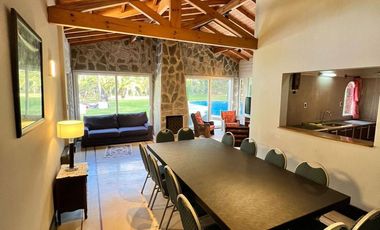 Casa en Venta, 5 ambientes - El Trébol