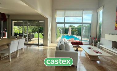 Casa en venta en La Lomada de Pilar.