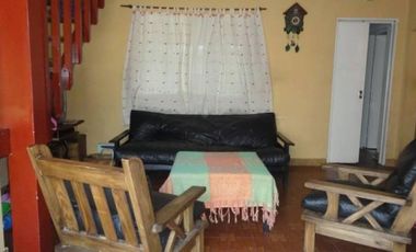 Chalet amplio 4 ambientes en Remedios de Escalada, acepta permuta.