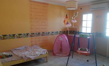 Chalet amplio 4 ambientes en Remedios de Escalada, acepta permuta.