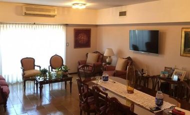 vende  Dpto. 3 amb en Remedios de Escalada con dependencias de servicio y 2 cocheras. Excelente estado