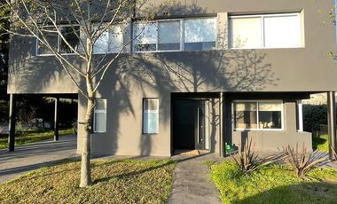 Casa en venta Barrio El Centauro Canning