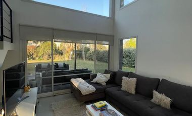 Casa en venta Barrio El Centauro Canning