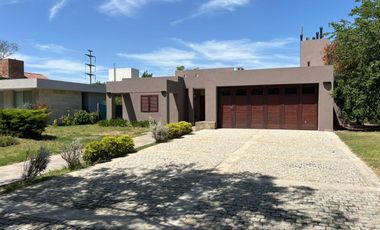 Casa en venta country jockey club 3 dormitorios planta baja
