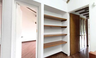 Casa de dos niveles en arriendo en Chía