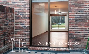 Casa de dos niveles en arriendo en Chía