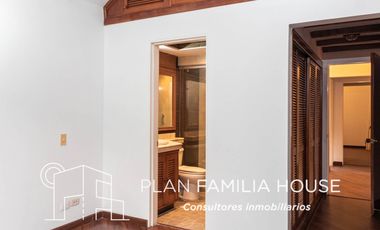 Casa de dos niveles en arriendo en Chía