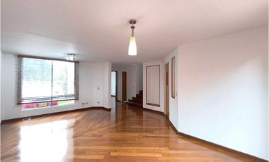Casa de dos niveles en arriendo en Chía