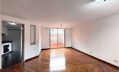 Casa de dos niveles en arriendo en Chía