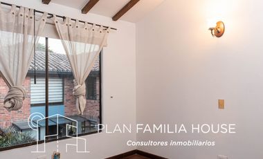 Casa de dos niveles en arriendo en Chía