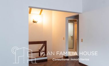 Casa de dos niveles en arriendo en Chía