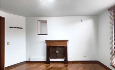 Casa de dos niveles en arriendo en Chía