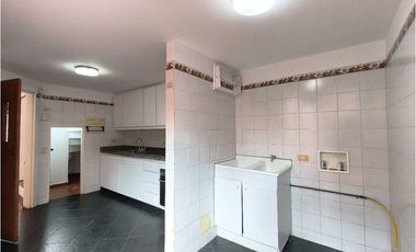 Casa de dos niveles en arriendo en Chía