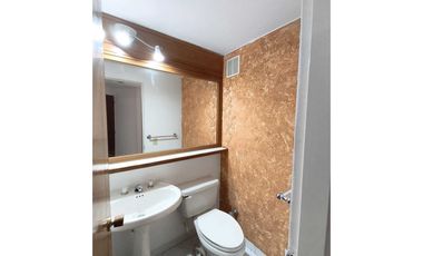 Casa de dos niveles en arriendo en Chía