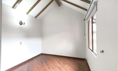 Casa de dos niveles en arriendo en Chía