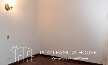 Casa de dos niveles en arriendo en Chía