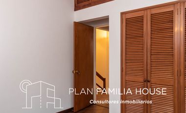 Casa de dos niveles en arriendo en Chía