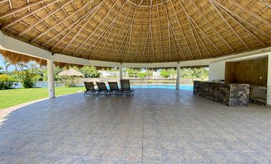 Casa en VENTA con alberca y roof garden, en Residencial Tai Tai junto al rio