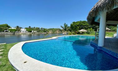 Casa en VENTA con alberca y roof garden, en Residencial Tai Tai junto al rio