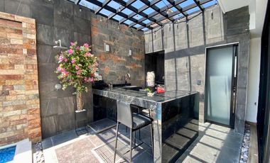 Casa en VENTA con alberca y roof garden, en Residencial Tai Tai junto al rio