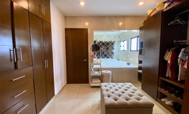 Casa en VENTA con alberca y roof garden, en Residencial Tai Tai junto al rio