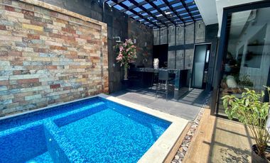Casa en VENTA con alberca y roof garden, en Residencial Tai Tai junto al rio