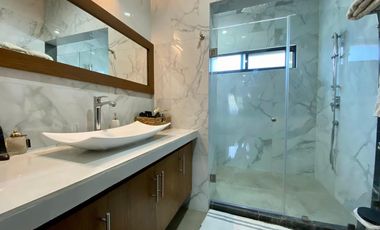 Casa en VENTA con alberca y roof garden, en Residencial Tai Tai junto al rio