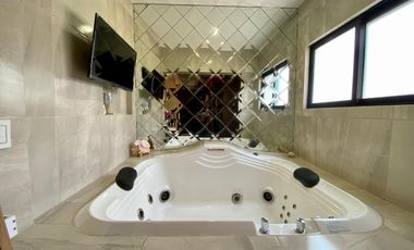 Casa en VENTA con alberca y roof garden, en Residencial Tai Tai junto al rio