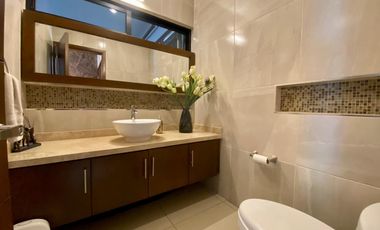 Casa en VENTA con alberca y roof garden, en Residencial Tai Tai junto al rio
