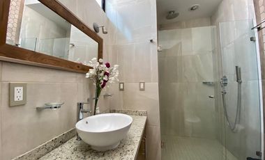 Casa en VENTA con alberca y roof garden, en Residencial Tai Tai junto al rio