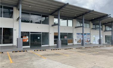 LOCAL COMERCIAL / PLAZA MILLA 8 / CON MEZZANINE / 126m2 / VACIO