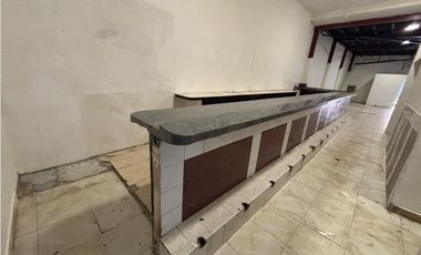 ALQUILER DELOCAL EN CASCO VIEJO ESPACIO AMPLIO IDEAL PARA DISCOTECA