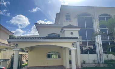 ALQUILER DE CASA EN CLAYTON PH GREEN FIELDS 3 HABITACION AMOBLADA