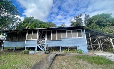 CASA CON TERRENO DE 5800MTS PUERTO ARMUELLES