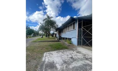 CASA CON TERRENO DE 5800MTS PUERTO ARMUELLES
