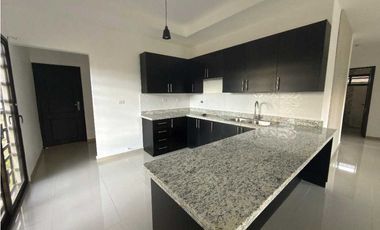 ALQUILER DE CASA EN ALTO BOQUETE NUEVA.