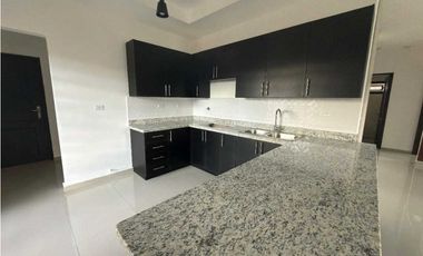 ALQUILER DE CASA EN ALTO BOQUETE NUEVA.